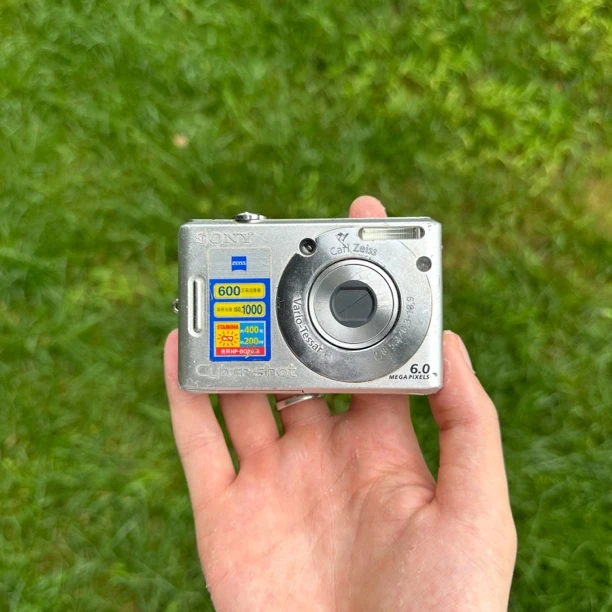 8新 Sony/索尼 W30 冷白柔焦清冷感出片