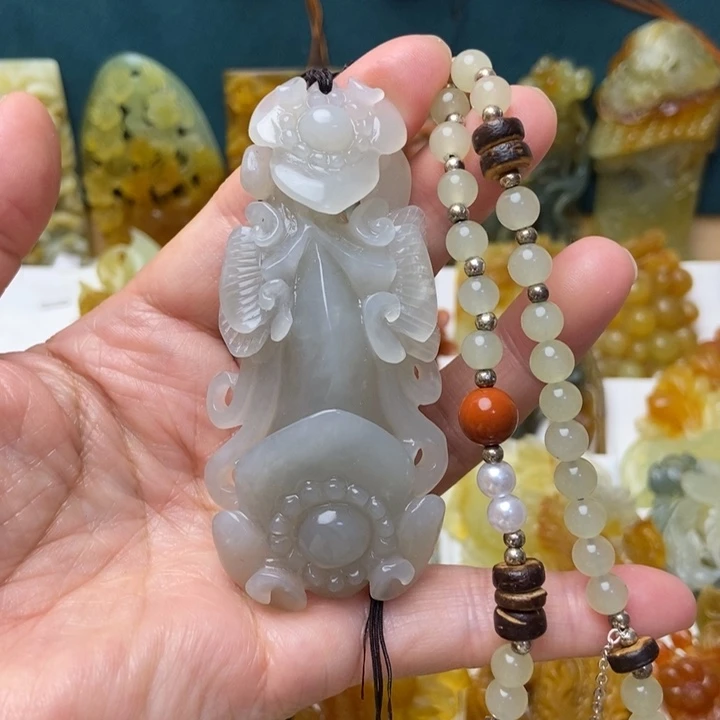 蛇纹石玉未镶嵌颈饰