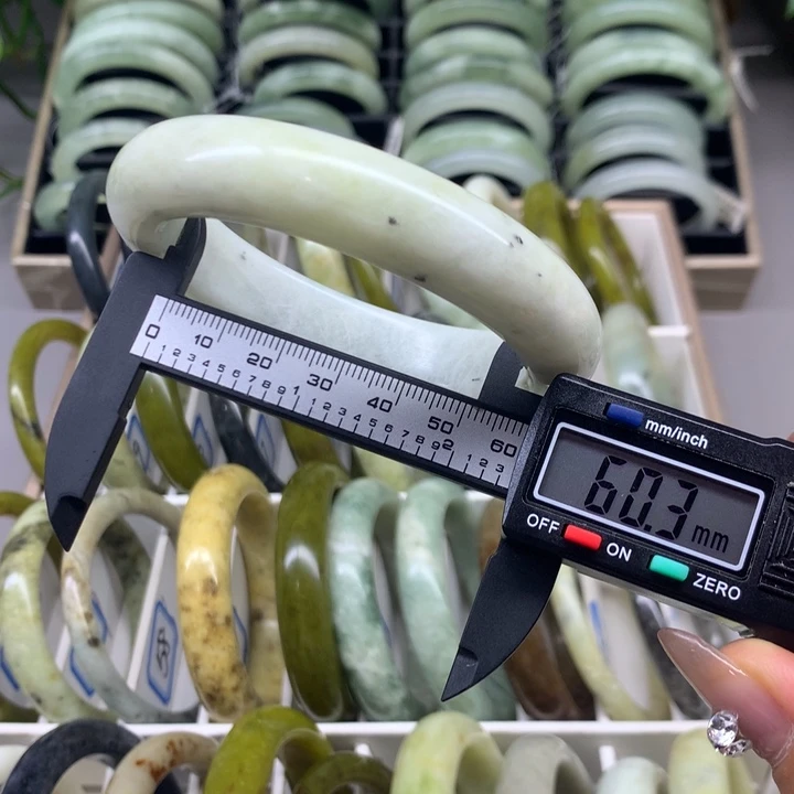 蛇纹石玉未镶嵌手镯62