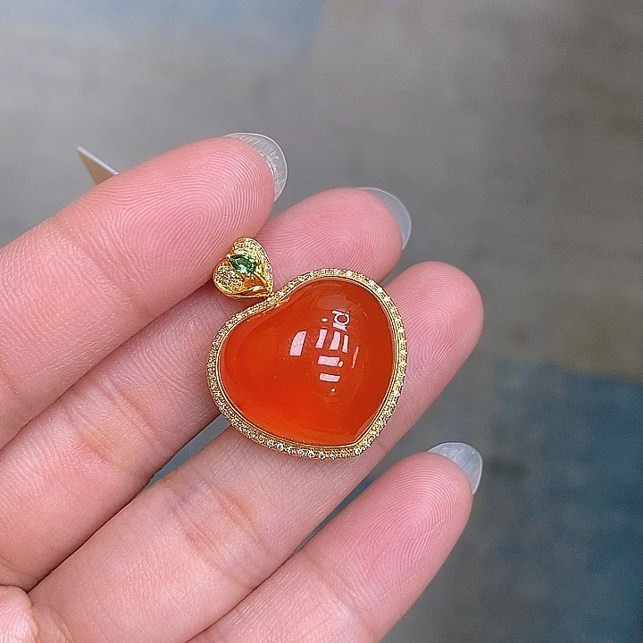 【桃总推荐】18k镶嵌冰红南红爱心吊坠@@DF50117007