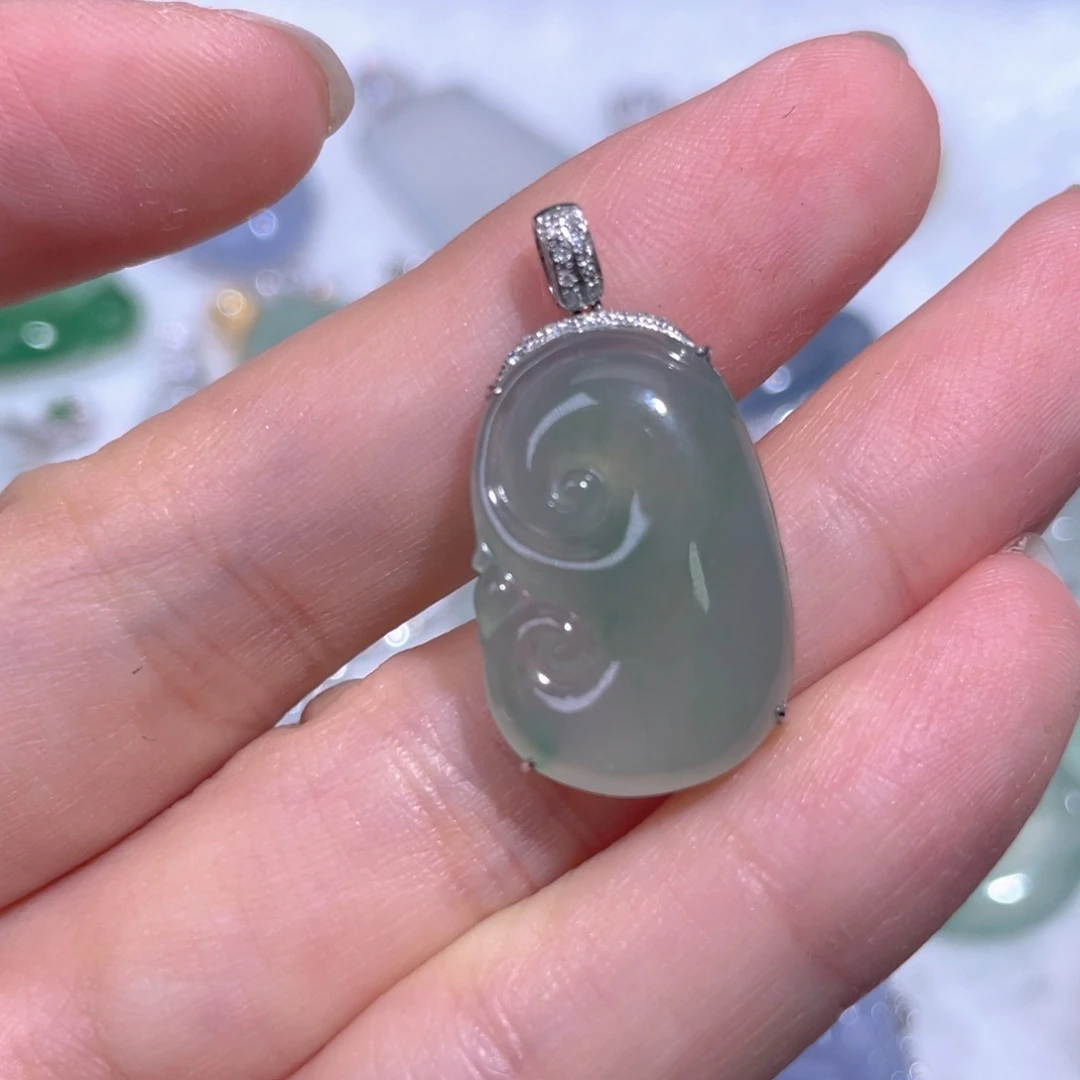 颈饰18K金镶嵌翡翠翡翠