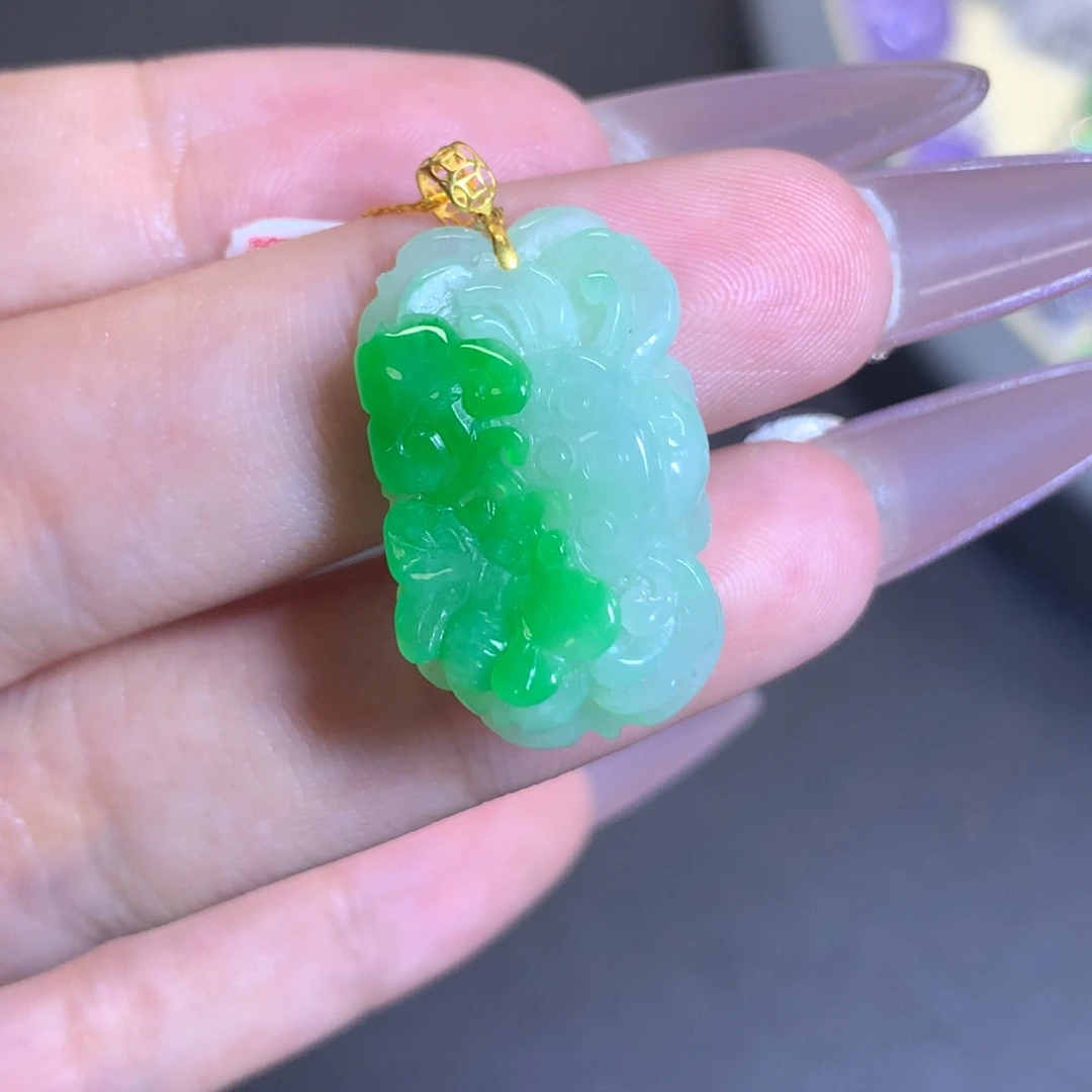 翡翠18K金镶嵌颈饰