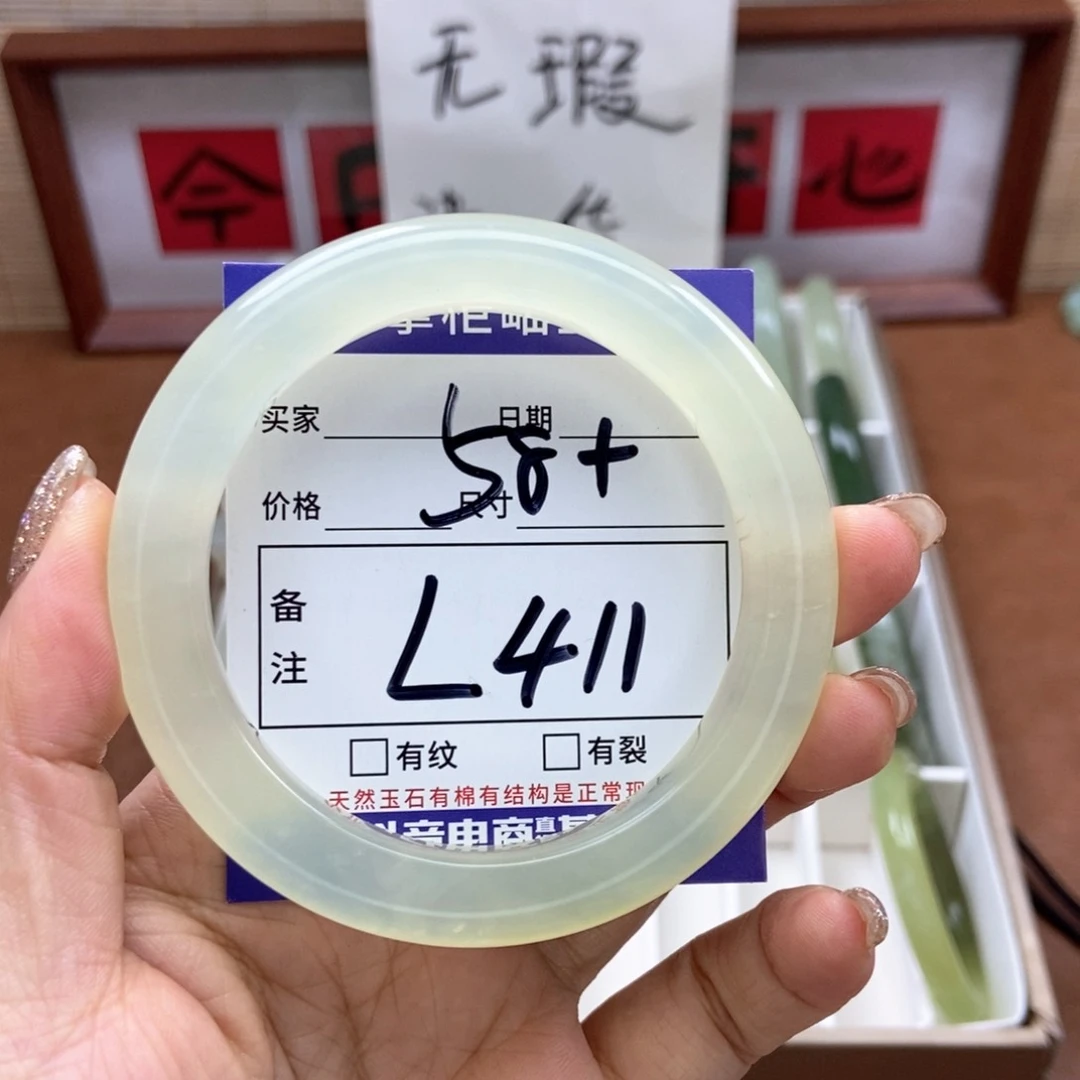 岫玉手镯手镯未镶嵌