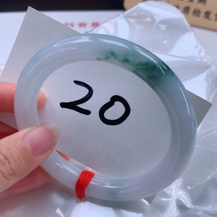 翡翠手镯（圆镯）未镶嵌飘花