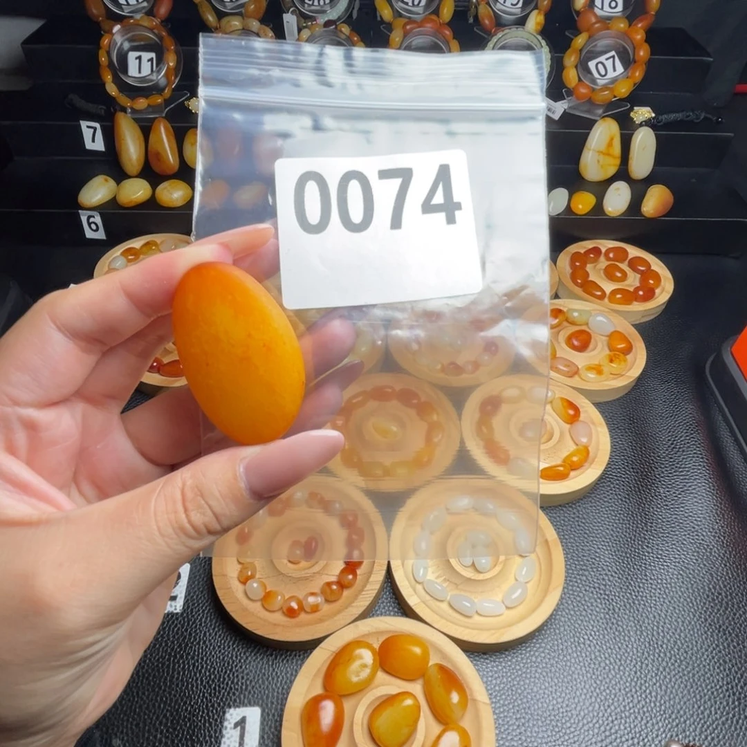T***1未镶嵌手串和田玉