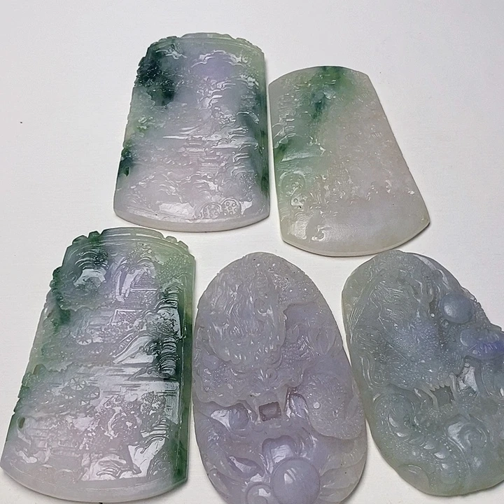 喜***着翡翠未镶嵌颈饰天然A货翡翠