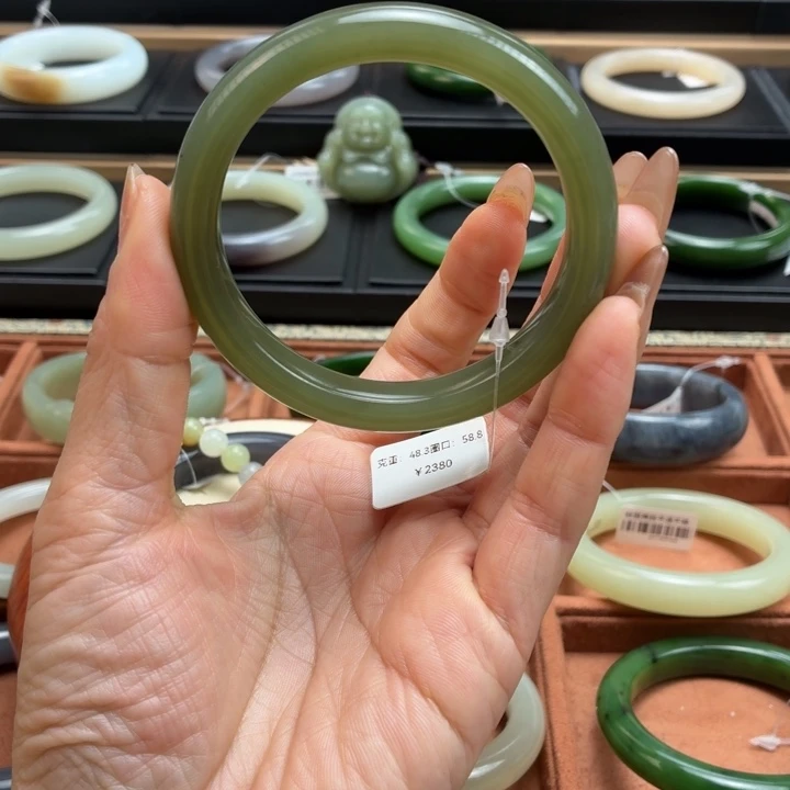 和田玉未镶嵌手镯