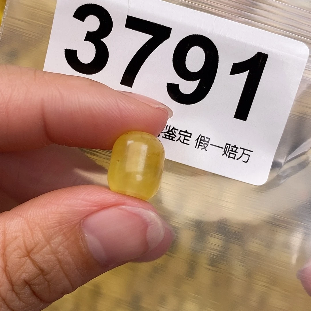 蜜蜡未镶嵌珠宝奇石10