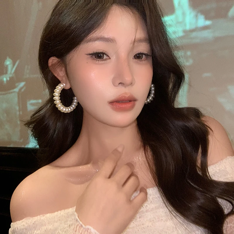 铜合金仿珍珠耳饰 扁圆珠C形耳圈高级感小众设计耳环气质港风耳坠