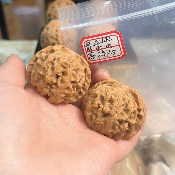 文玩核桃吊坠苹果园
