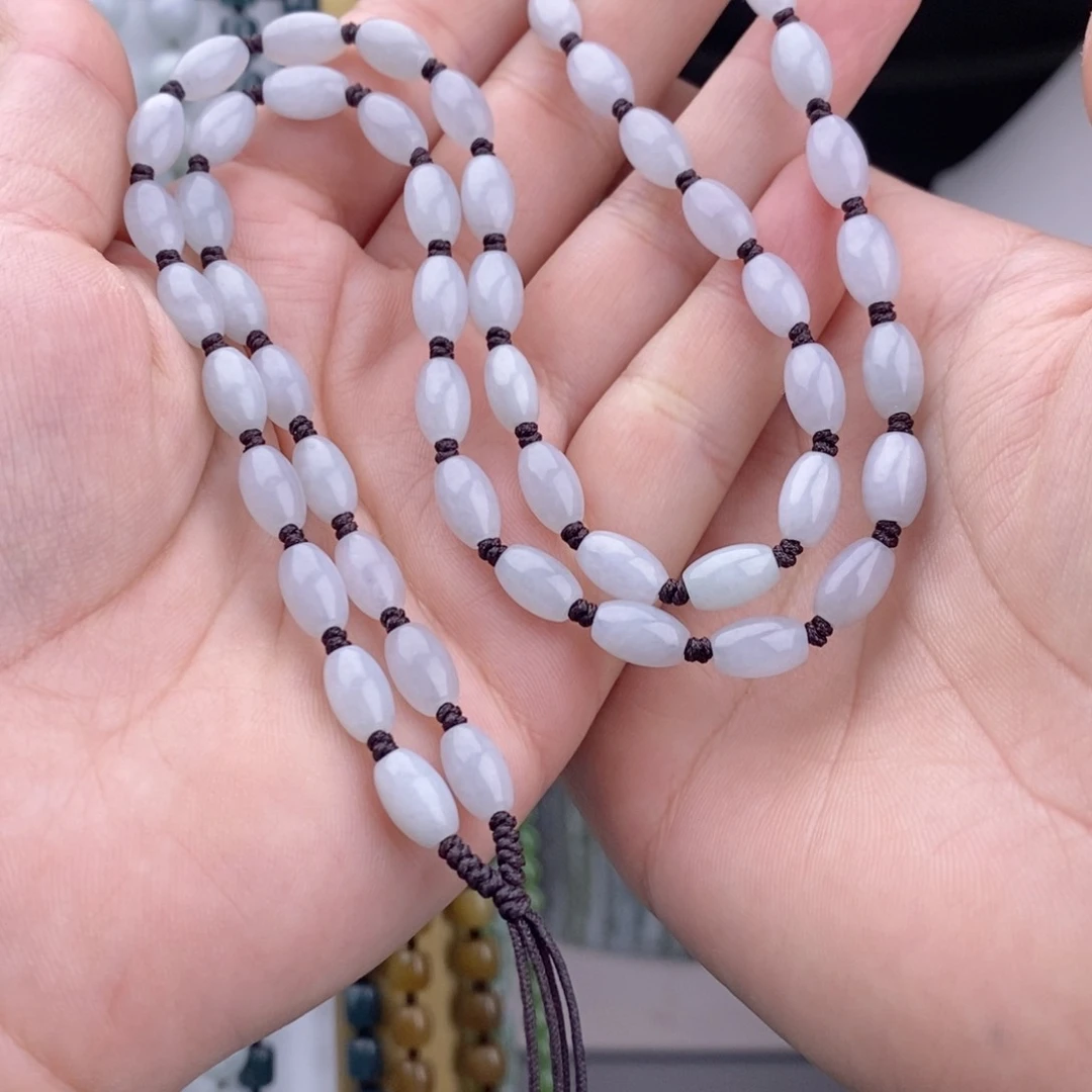 翡翠颈饰未镶嵌山****，