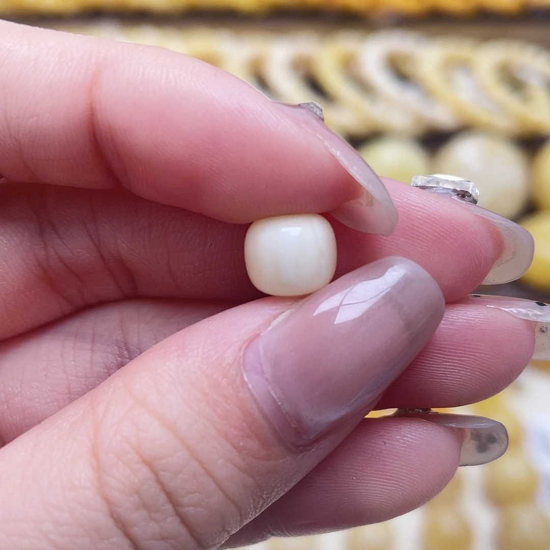 琥珀未镶嵌裸石8.5*7.4mm老型瑕