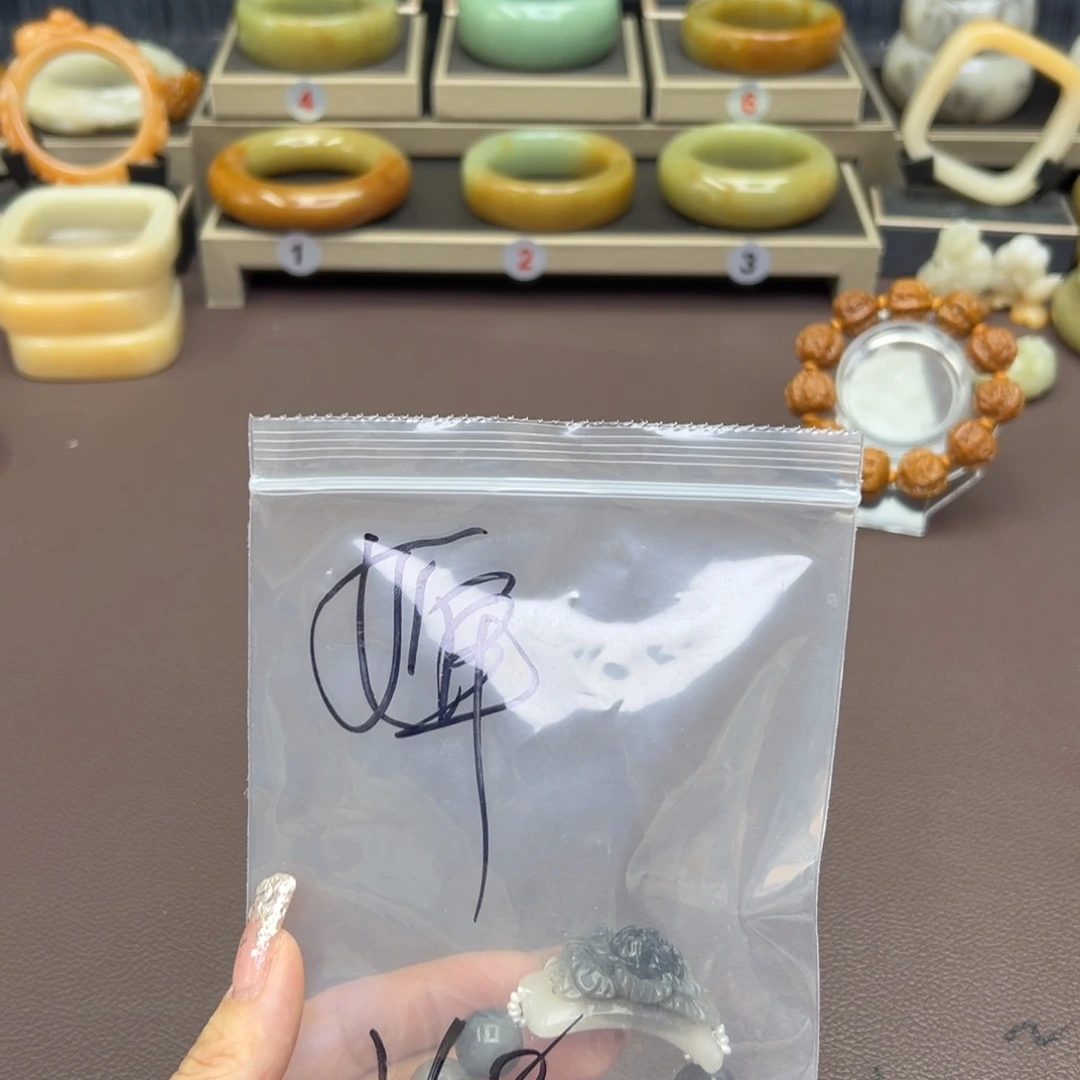 石英质玉手镯未镶嵌@****?