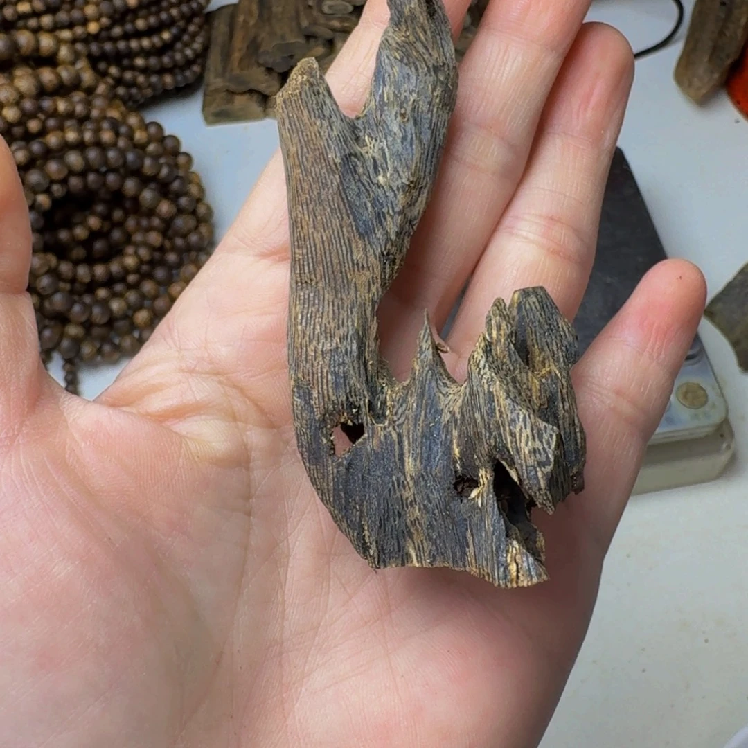 哒***烨沉香碎屑沉香绿棋沉水虫漏11.9克