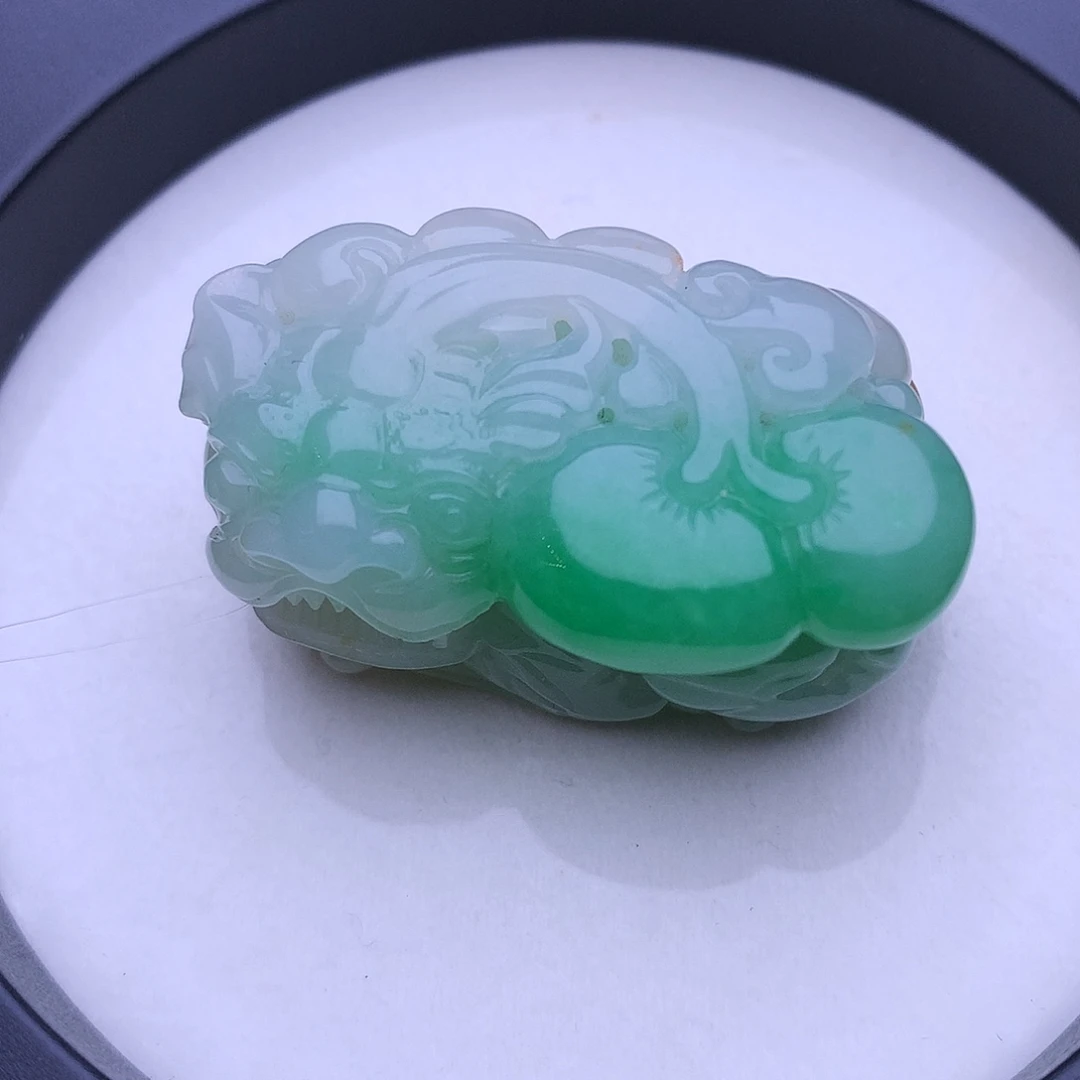 翡翠未镶嵌颈饰貔貅