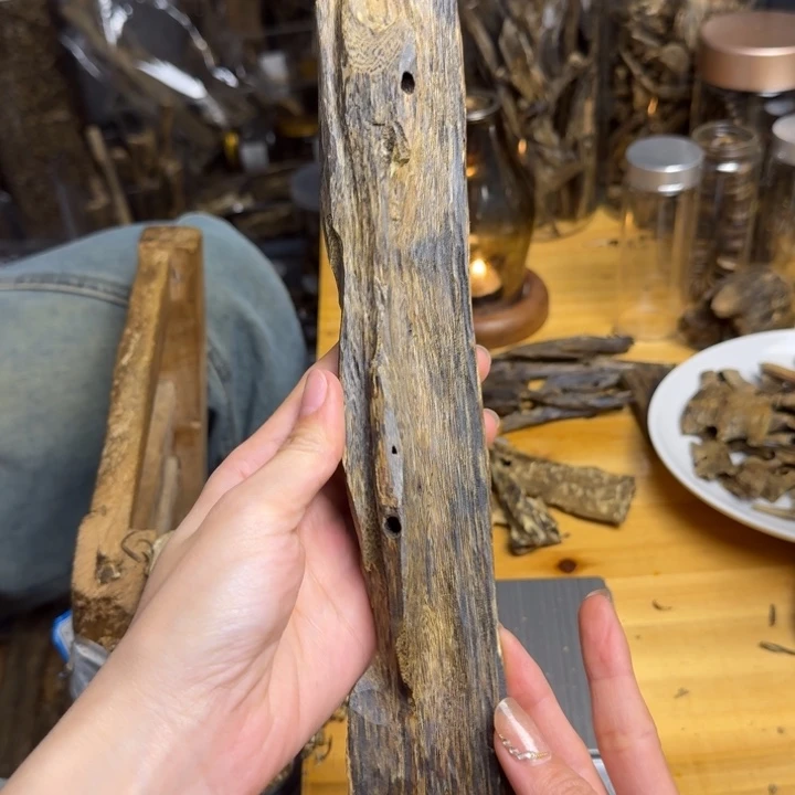 沉香手把件紫棋品种块料102克