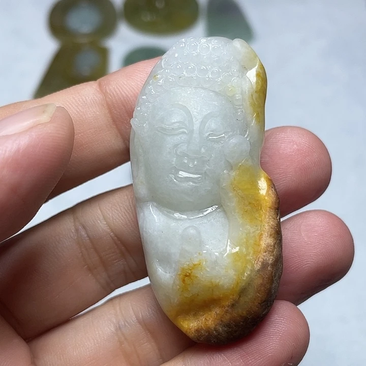 翡翠未镶嵌颈饰木观音
