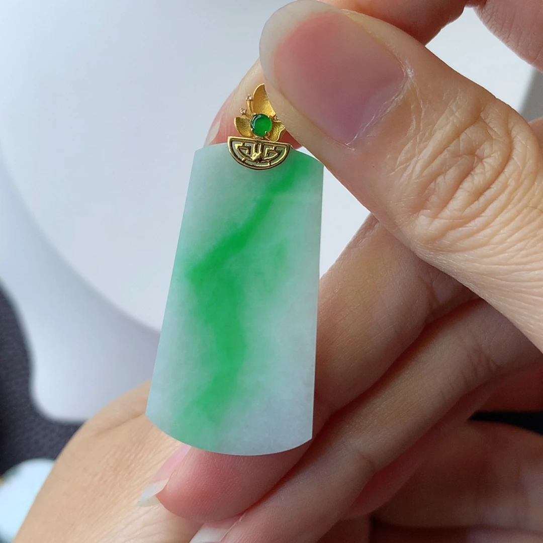 【闪购商品】吊坠(不含链)18K金镶嵌翡翠