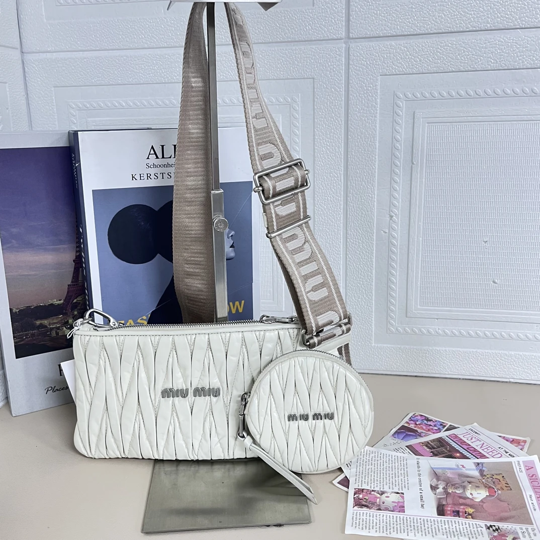 95新 MIU MIU/缪缪 奶白色褶皱单肩斜挎包