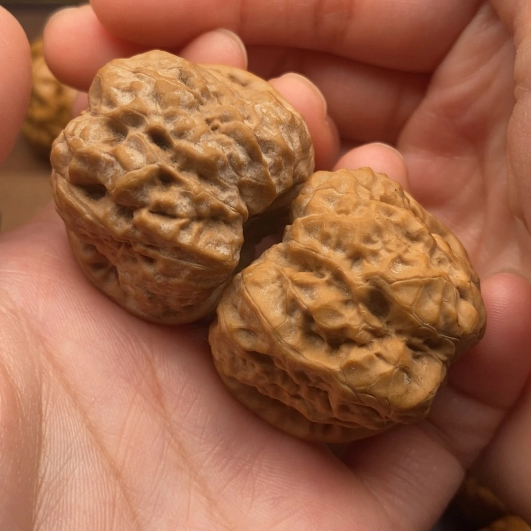 文玩核桃把件花****韵全品边38左右