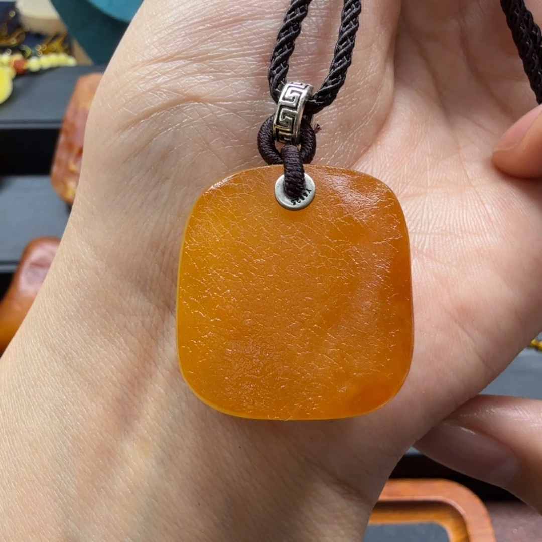 琥珀吊坠(赠链)未镶嵌