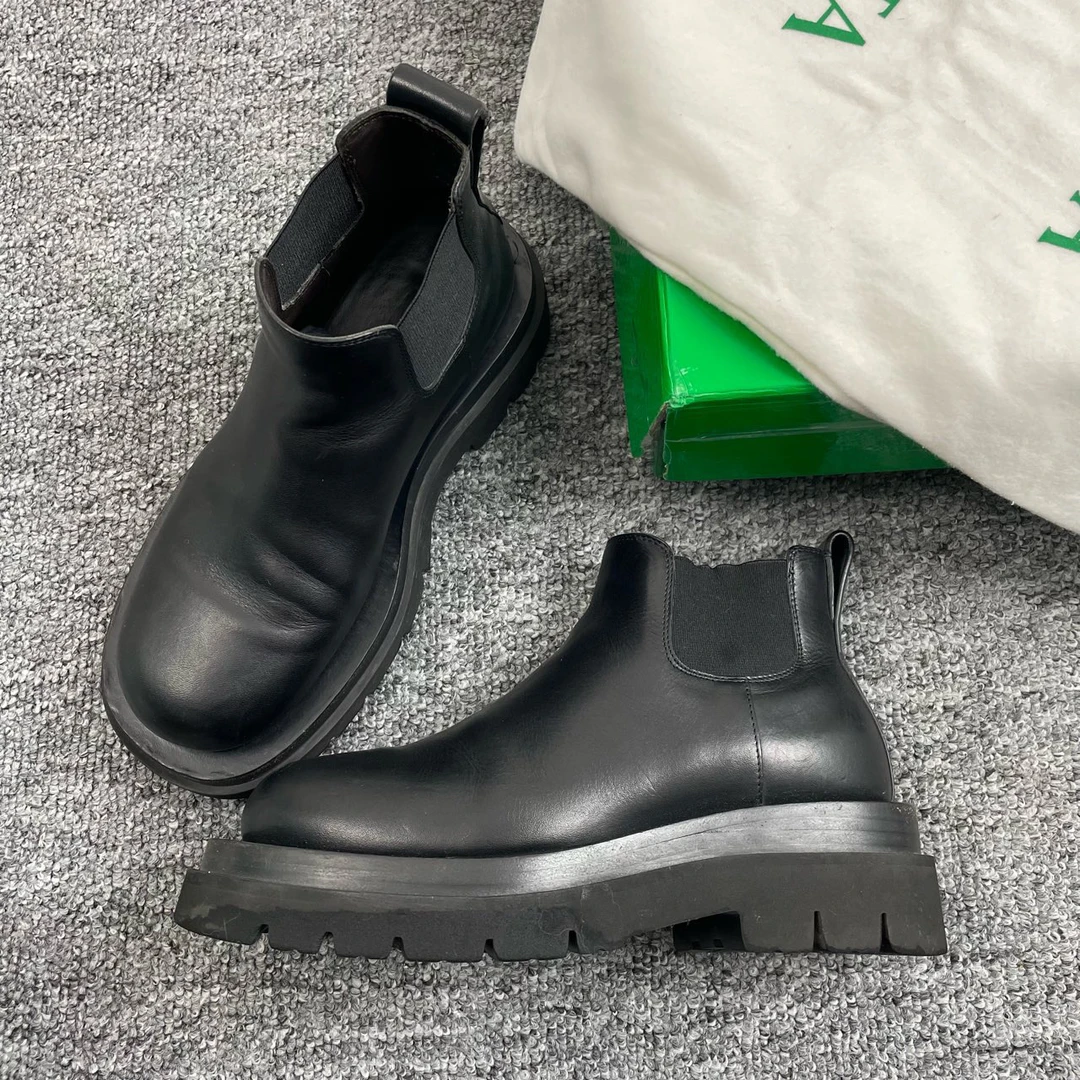 95新 BOTTEGA VENETA/葆蝶家 35码/BV厚底黑色短筒靴/编码6351