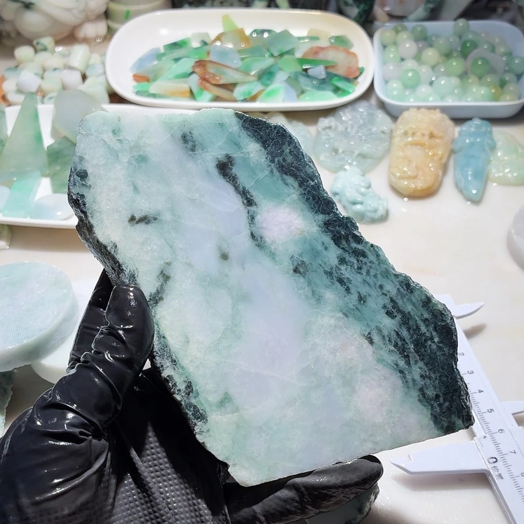 翡翠未镶嵌颈饰边角料