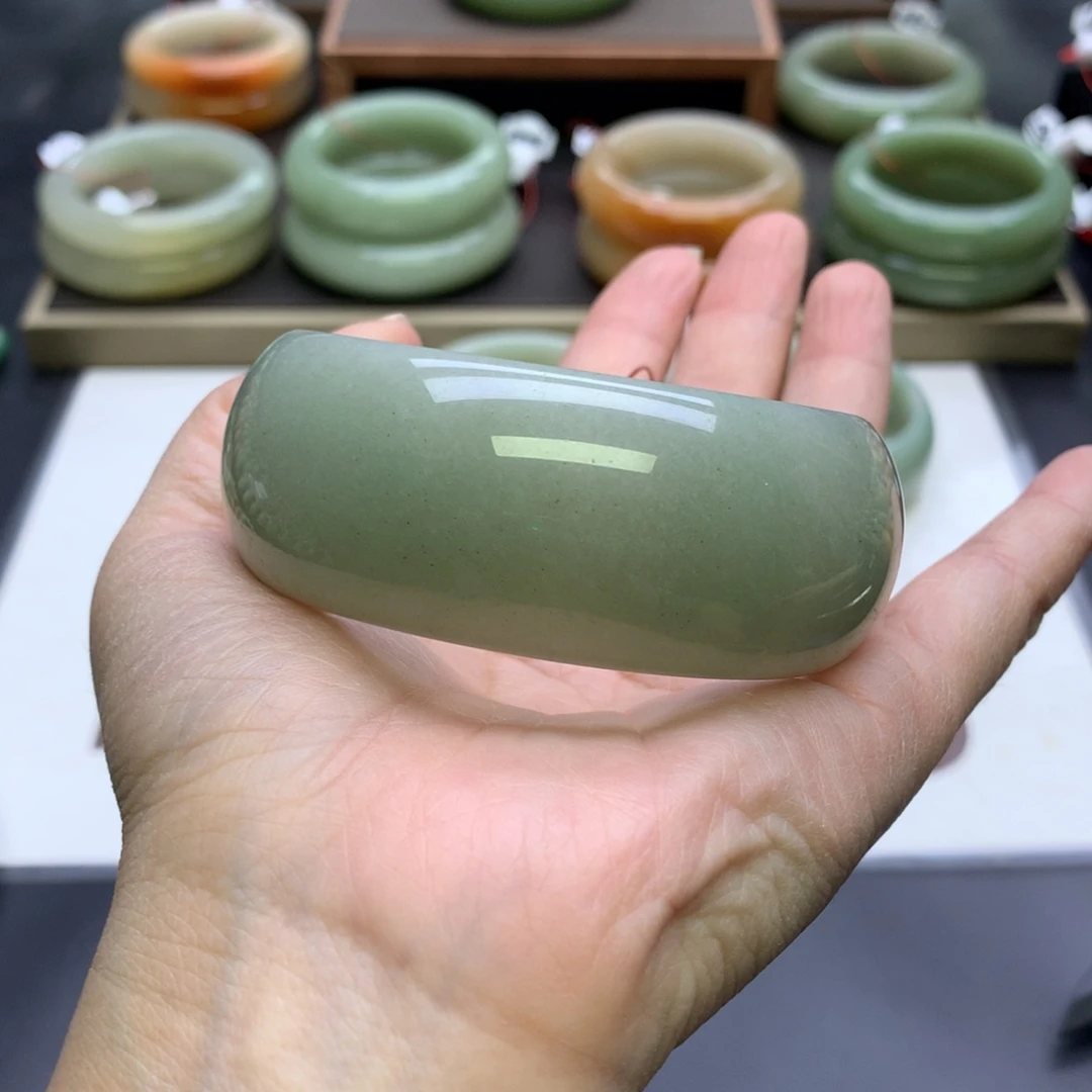 石英质玉未镶嵌手镯