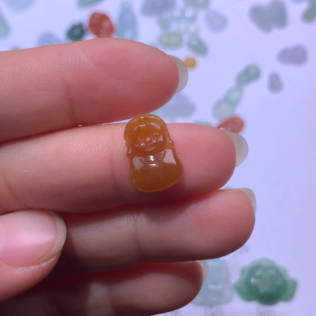 翡翠未镶嵌颈饰佛