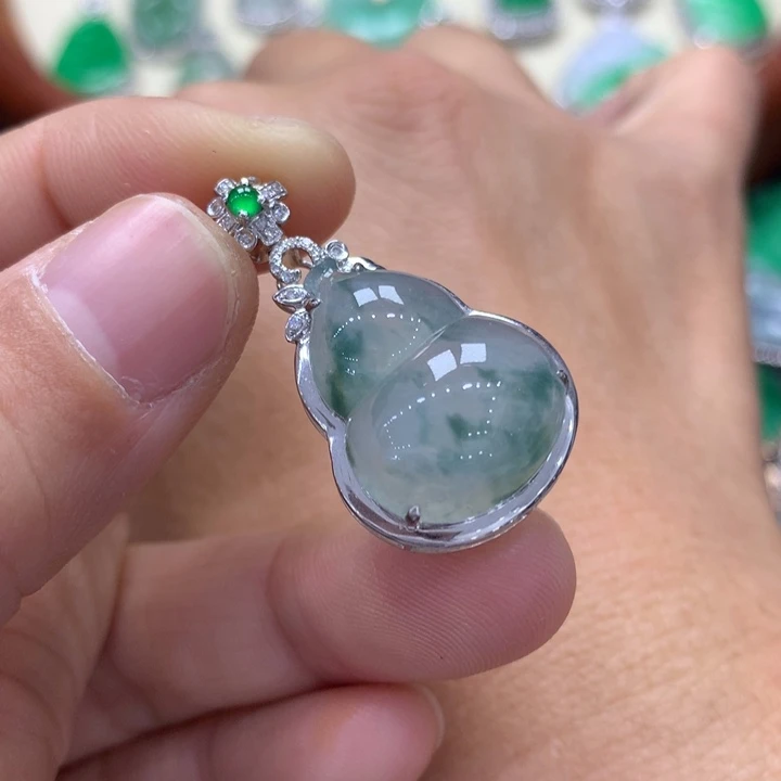 翡翠吊坠(不含链)18K金镶嵌