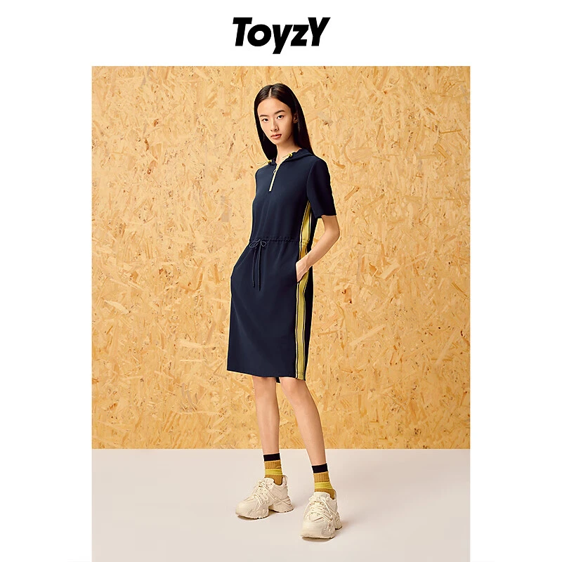 ToyzY款撞色侧织带运动时尚休闲连帽透气连衣裙ZC34205200