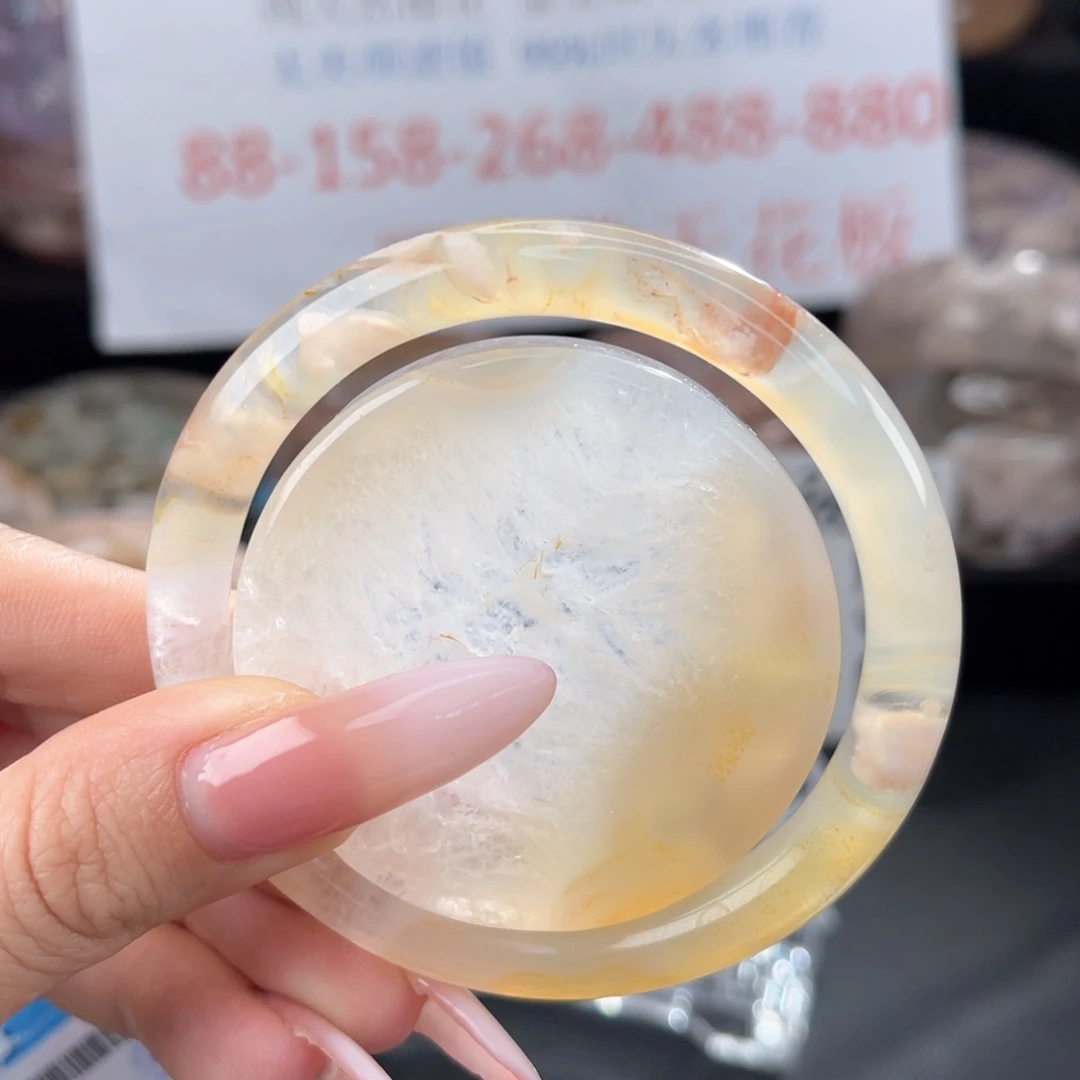 石英质玉手镯未镶嵌56