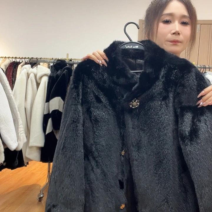 皮毛一体外套女短款