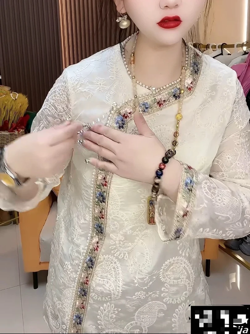 三姐家新中式软蕾丝贴片绣圆领上衣