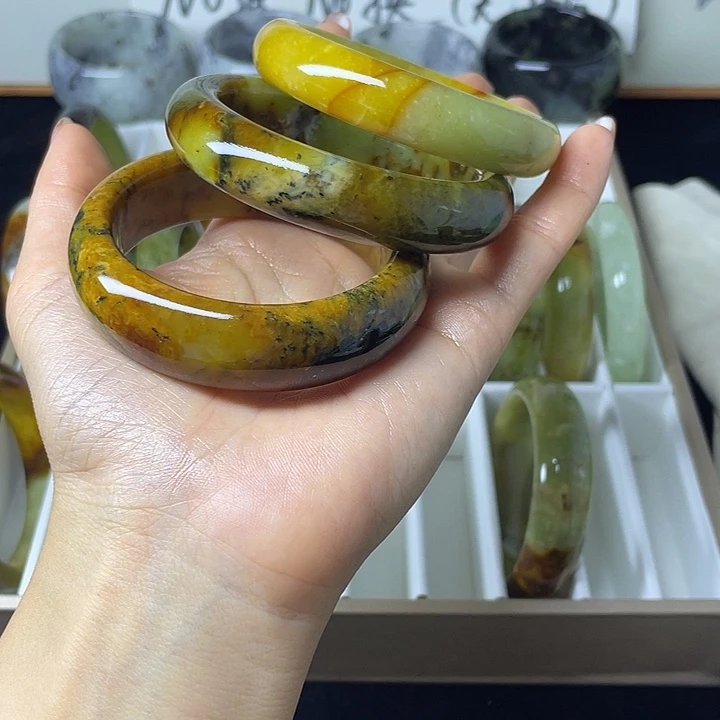 未***天蛇纹石玉未镶嵌手镯