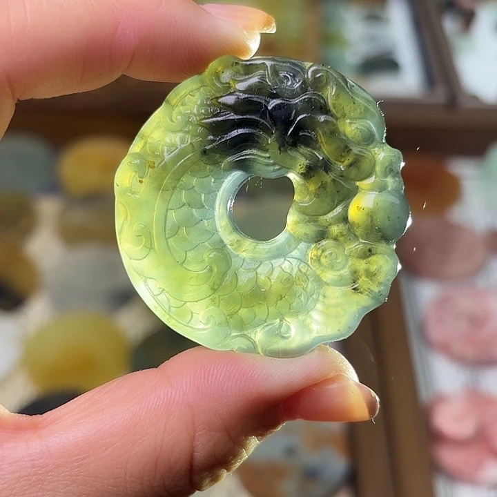 蛇纹石玉未镶嵌吊坠