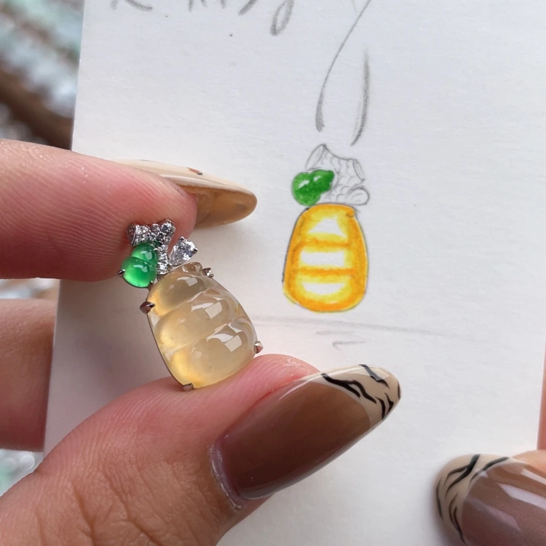 翡翠18K金镶嵌颈饰黄翡豆子