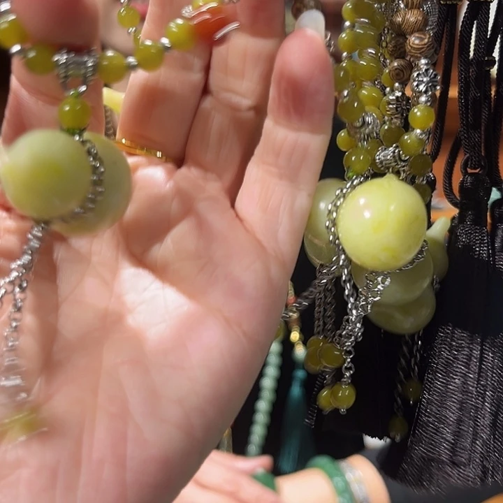 颈饰未镶嵌和田玉（糖玉）