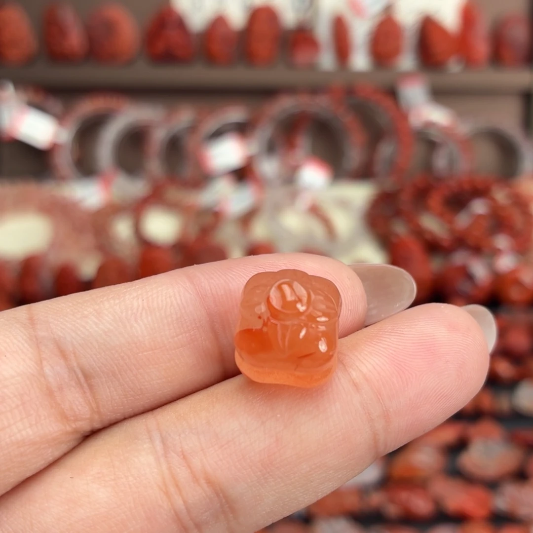 南红玛瑙未镶嵌颈饰柿子