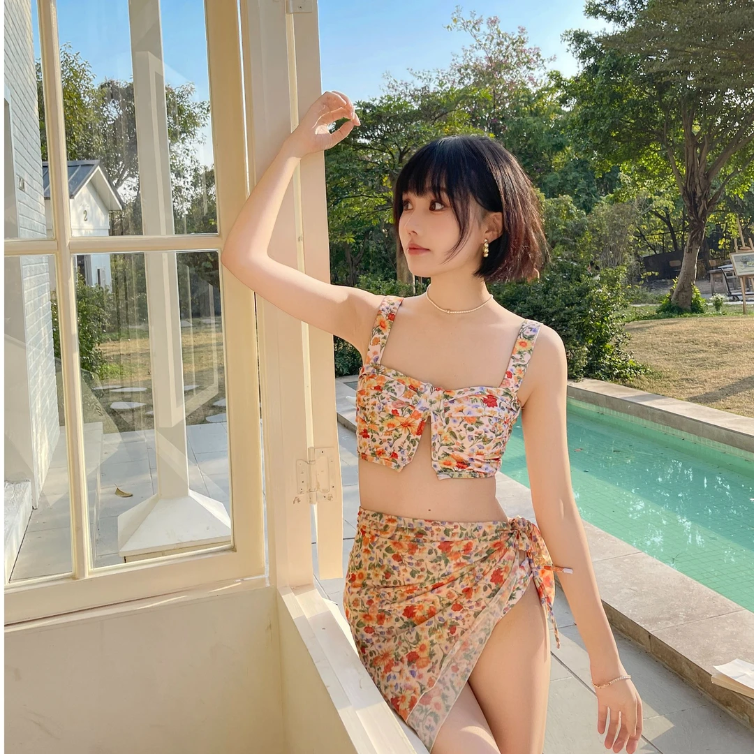 新款分体泳衣女长裙仙女风性感辣妹露背设计感纯欲温泉度假泳装