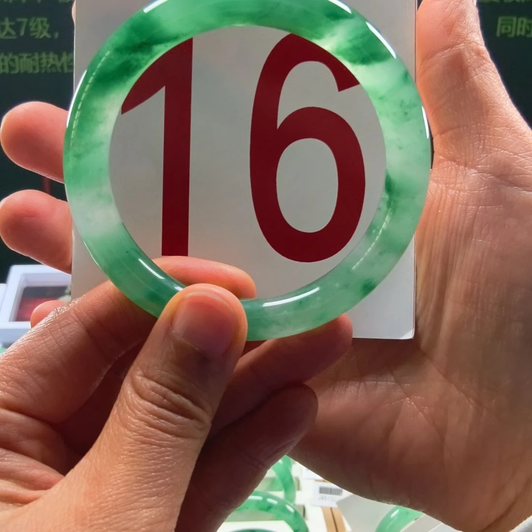 石英质玉（非洲翠）未镶嵌手镯