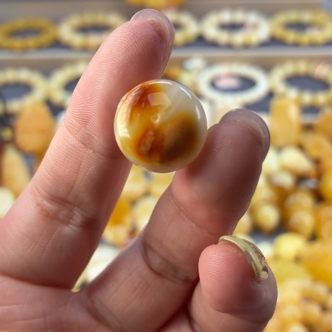 小***杨未镶嵌琥珀裸石卡16