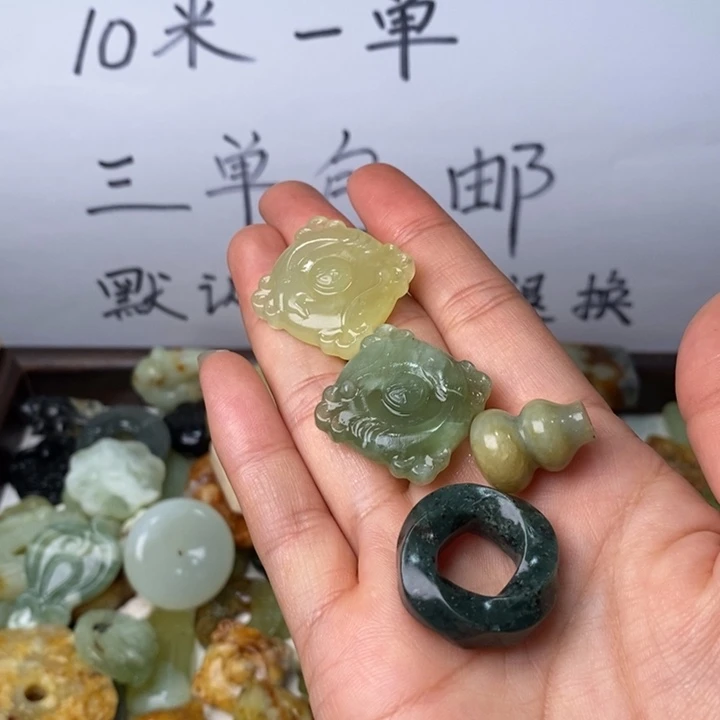 粘***马蛇纹石玉未镶嵌颈饰