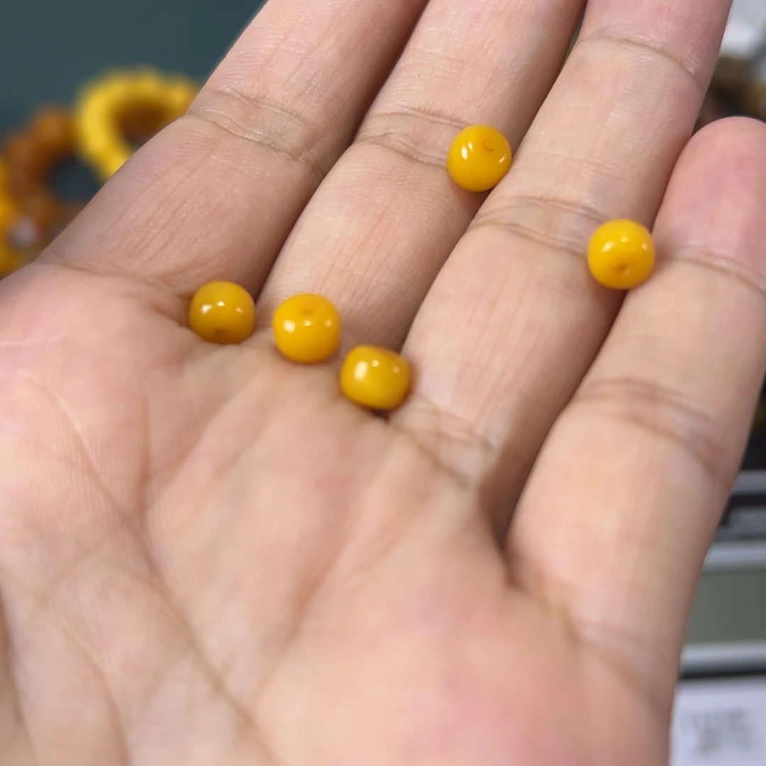 未镶嵌琥珀珠宝奇石886发其中一个