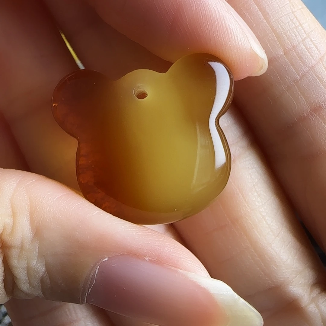琥珀未镶嵌颈饰熊熊