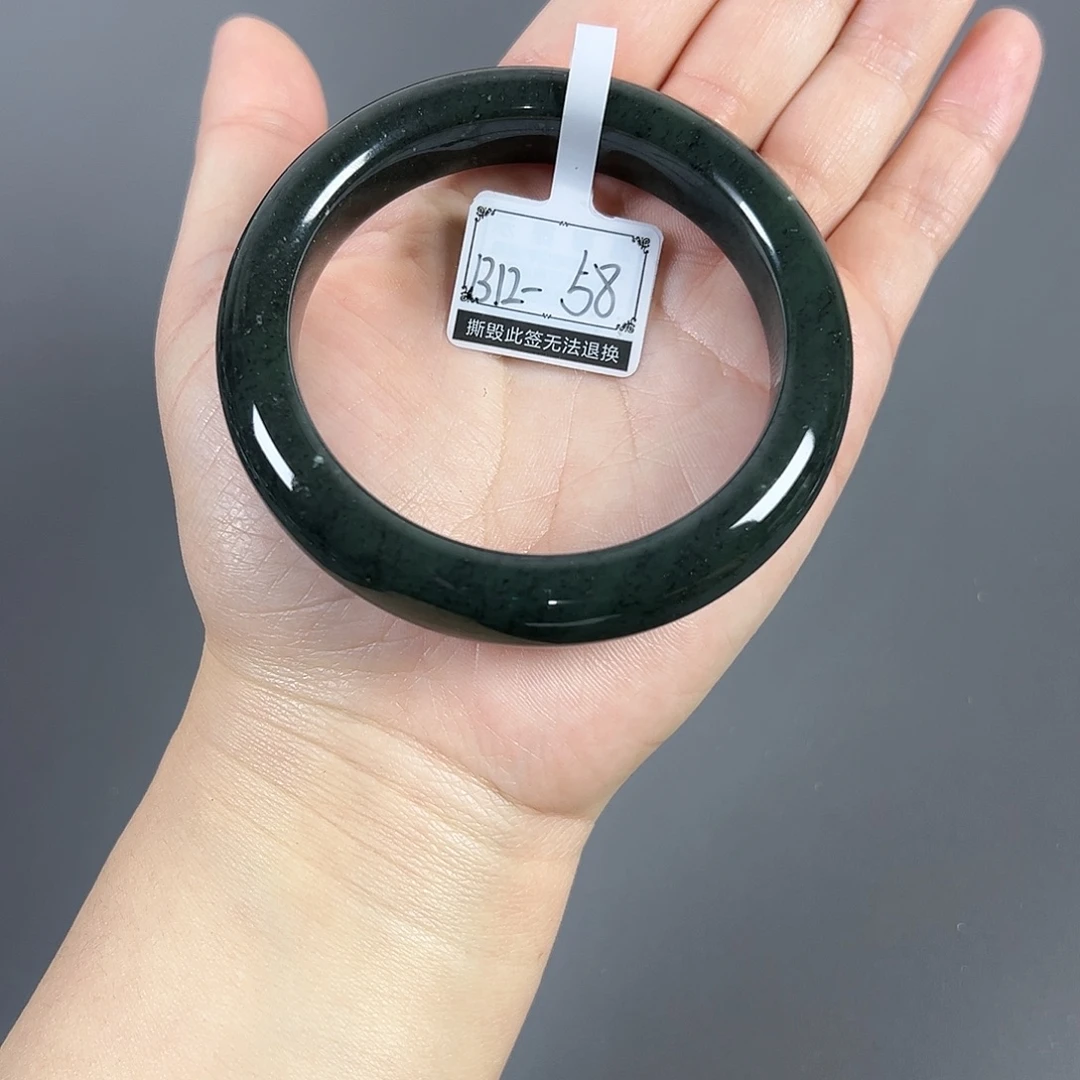 用***1和田玉未镶嵌颈饰