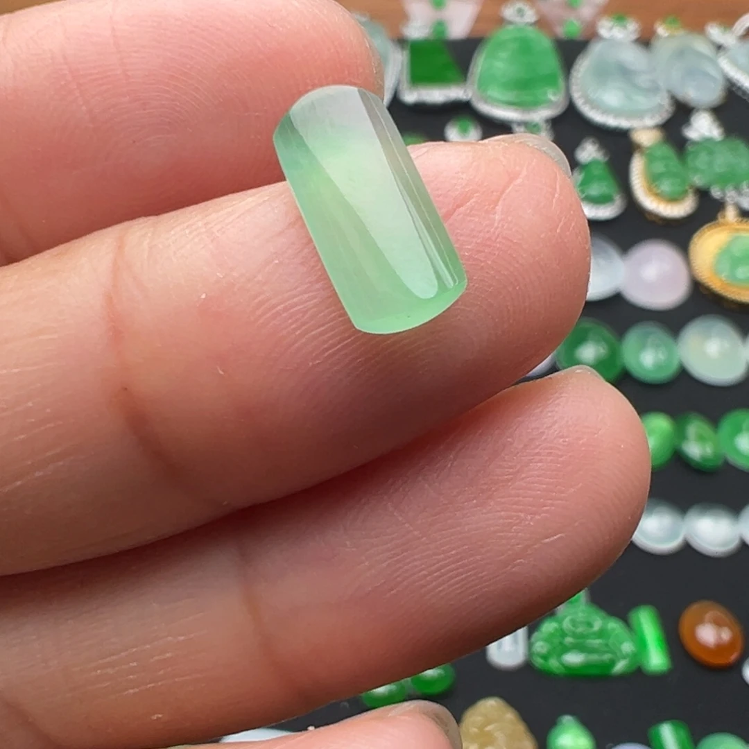 翡翠颈饰未镶嵌马鞍11.2