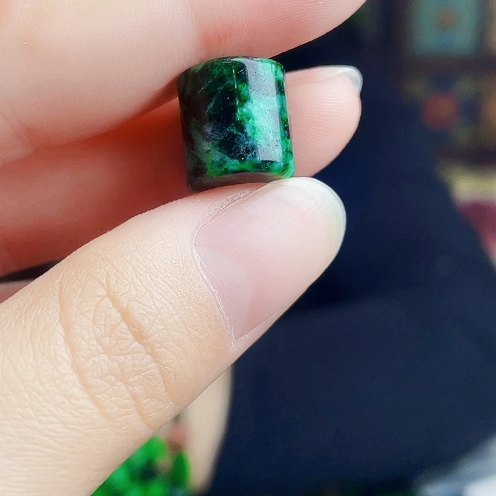 翡翠未镶嵌颈饰多样性