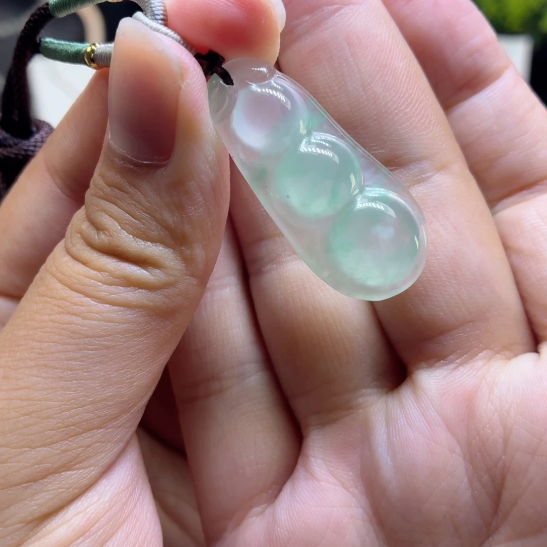 石英质玉（非洲翠）未镶嵌颈饰