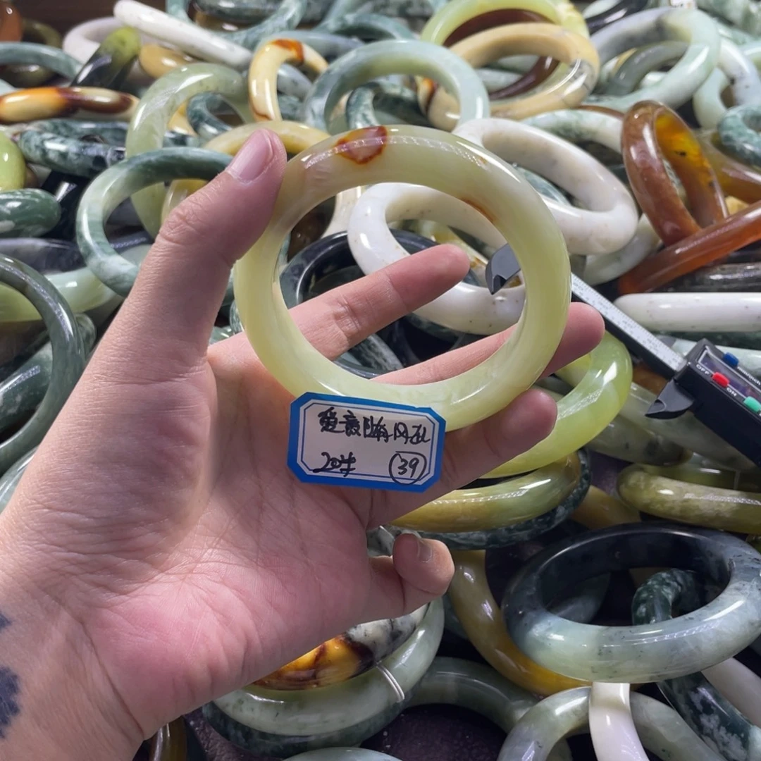 爱***起蛇纹石玉未镶嵌手镯